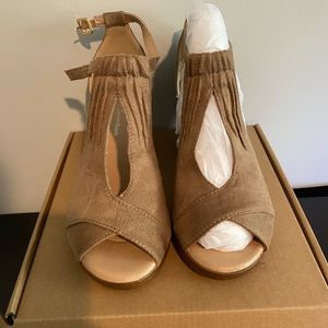 Journee Collection Womens Kedzie Wedge Sandals